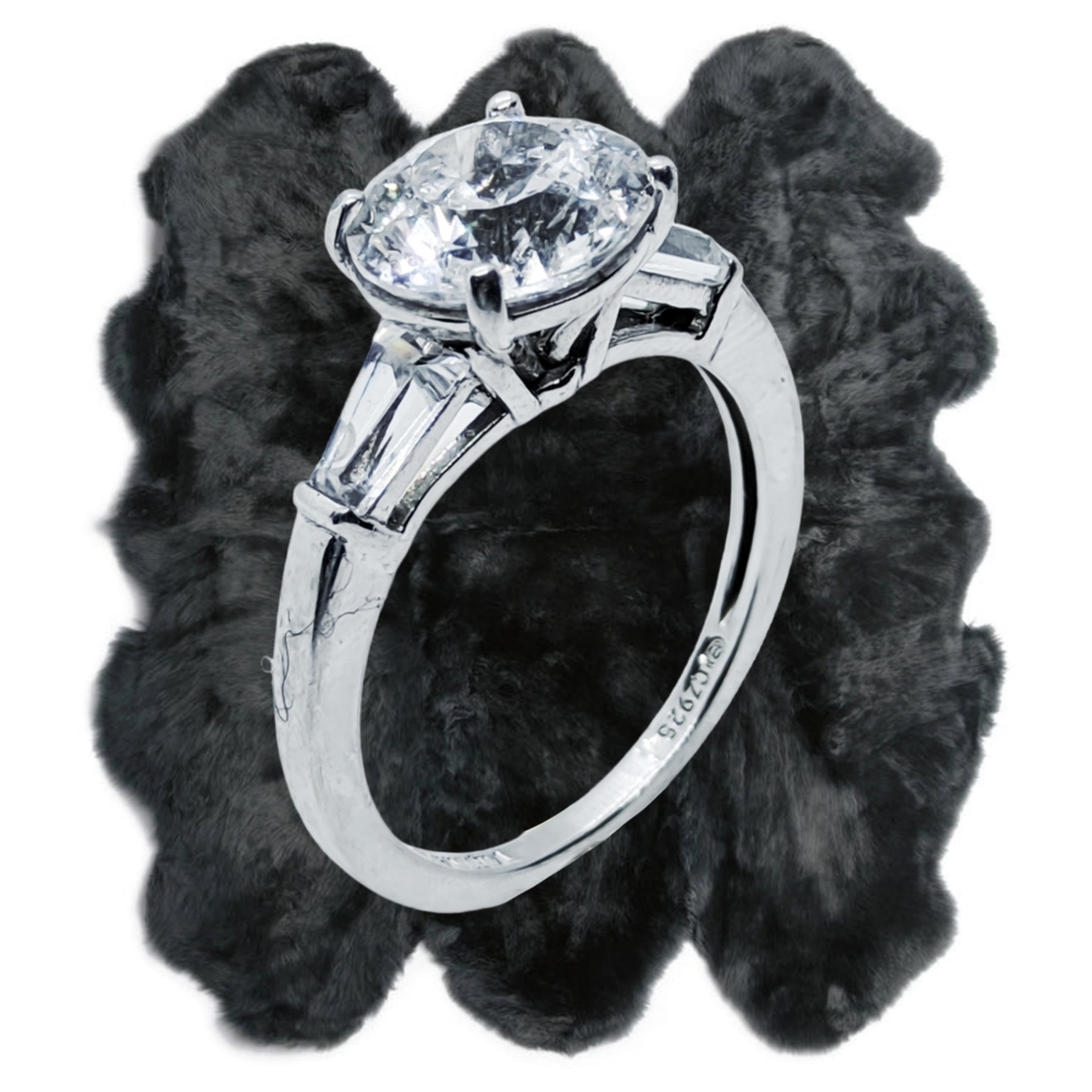 Three-Stone Round CZ Statement Ring in Sterling Silver Size 9. NWOT